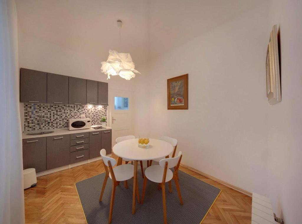 Square 12 Osijek Apartment Ngoại thất bức ảnh